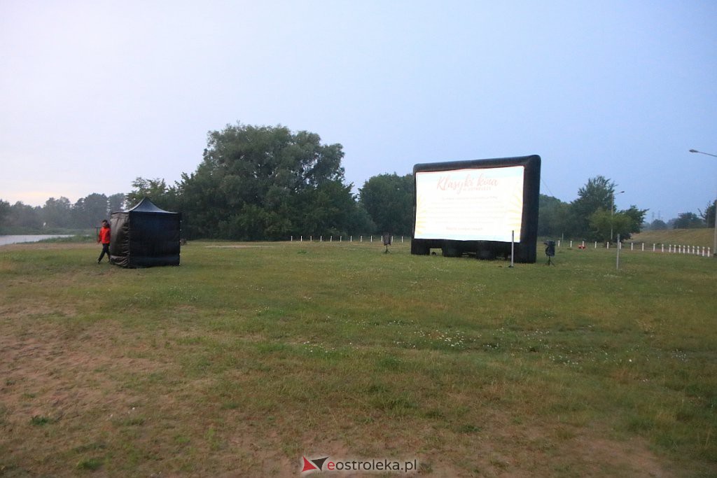 Kino letnie w Ostrołęce. Pogoda dała się we znaki organizatorom [10.07.2020] - zdjęcie #4 - eOstroleka.pl