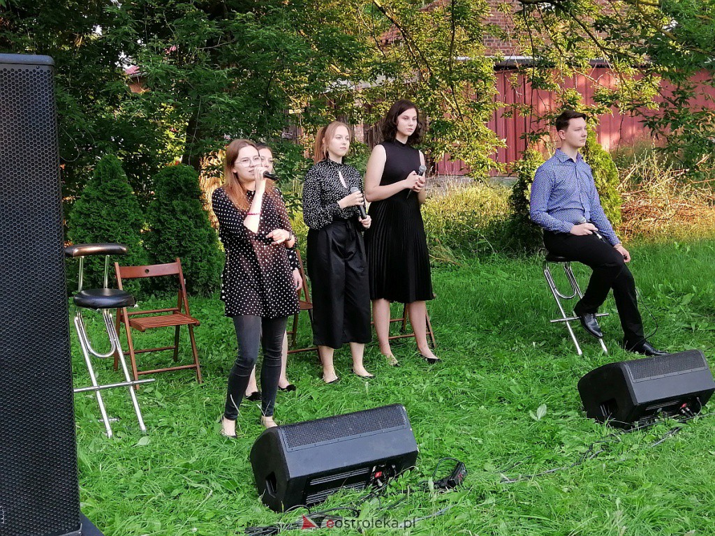 „Wojtki grają” – wokaliści ze Studia Piosenki w programie „Kochać… łatwo powiedzieć” [17.07.2020] - zdjęcie #3 - eOstroleka.pl