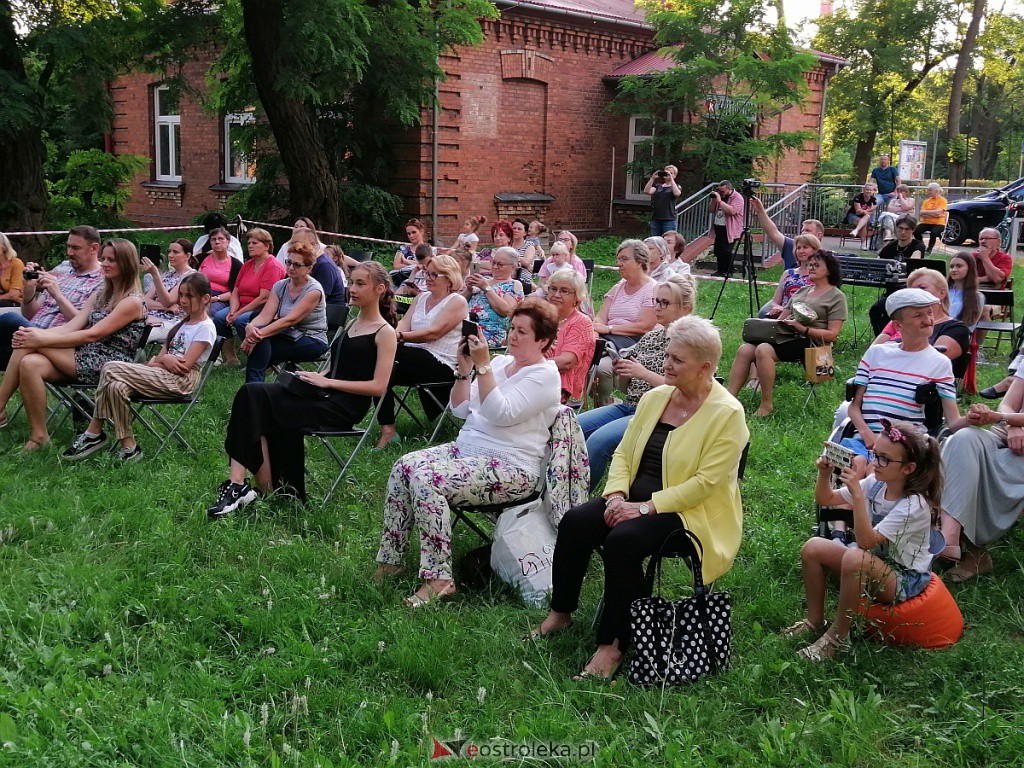 „Wojtki grają” – wokaliści ze Studia Piosenki w programie „Kochać… łatwo powiedzieć” [17.07.2020] - zdjęcie #9 - eOstroleka.pl
