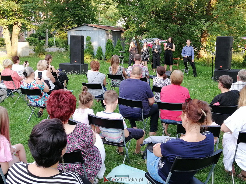 „Wojtki grają” – wokaliści ze Studia Piosenki w programie „Kochać… łatwo powiedzieć” [17.07.2020] - zdjęcie #17 - eOstroleka.pl