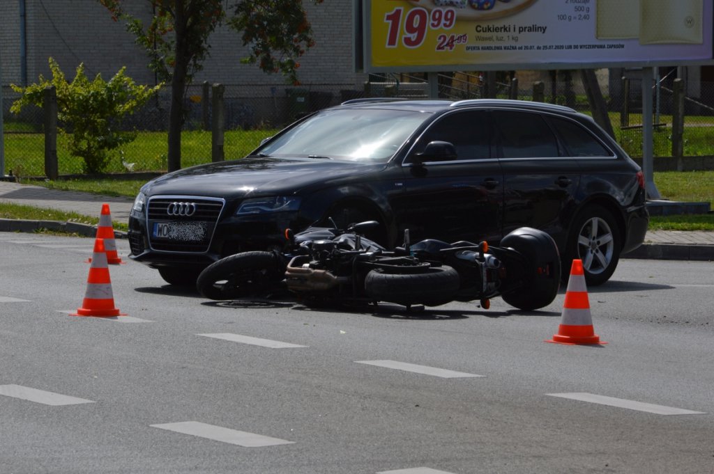Zderzenie audi i motocykla w Rzekuniu - zdjęcie #4 - eOstroleka.pl