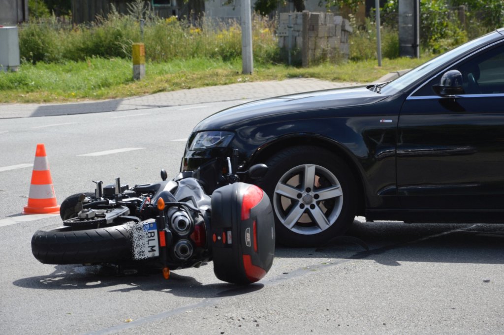 Zderzenie audi i motocykla w Rzekuniu - zdjęcie #2 - eOstroleka.pl