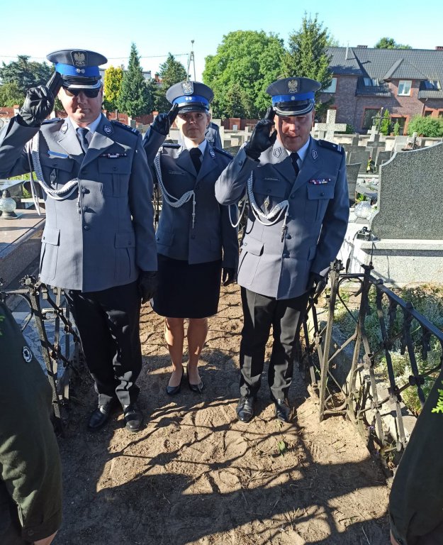 Uczcili pamięć policjantów poległych w wojnie z bolszewikami w latach 1920 – 1930 - zdjęcie #2 - eOstroleka.pl