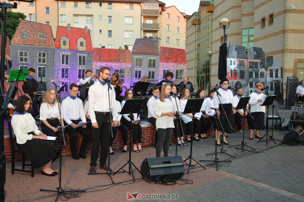 Ostrołęczenie śpiewali w hołdzie powstańcom [1.08.2020] - zdjęcie #6 - eOstroleka.pl