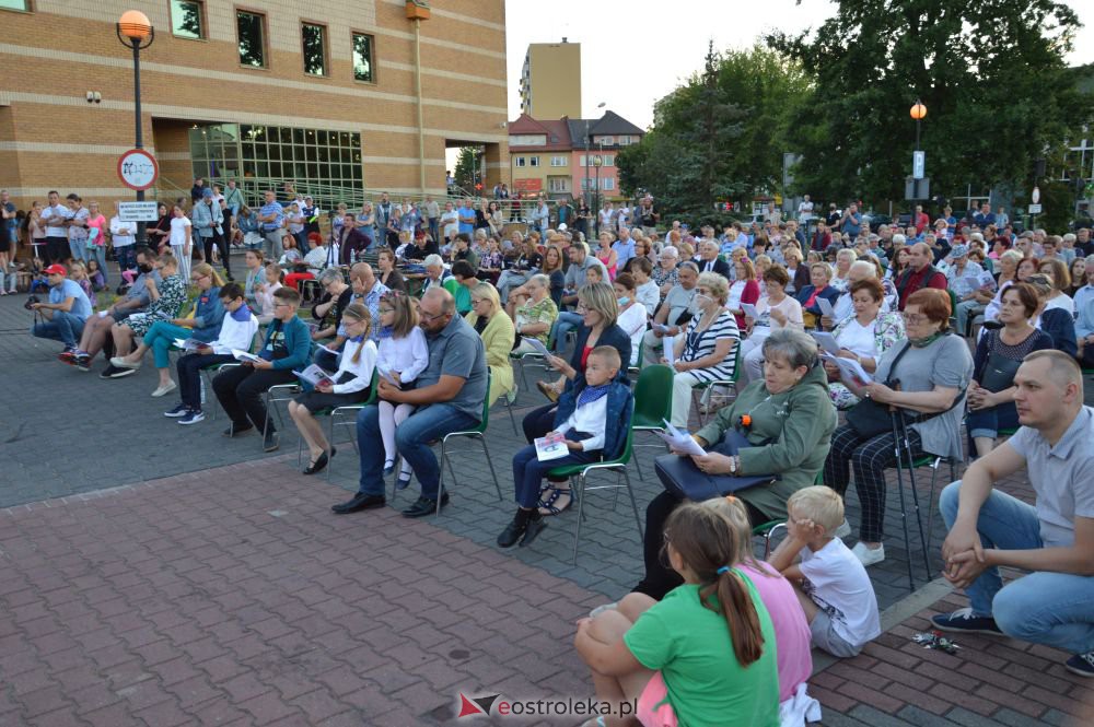 Ostrołęczenie śpiewali w hołdzie powstańcom [1.08.2020] - zdjęcie #8 - eOstroleka.pl