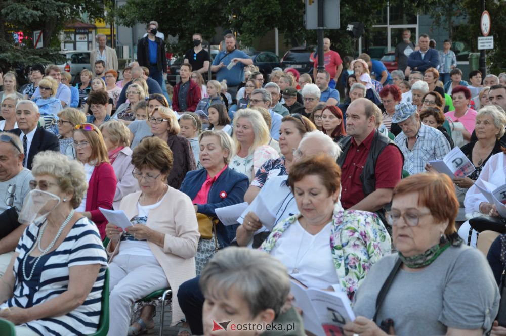 Ostrołęczenie śpiewali w hołdzie powstańcom [1.08.2020] - zdjęcie #11 - eOstroleka.pl