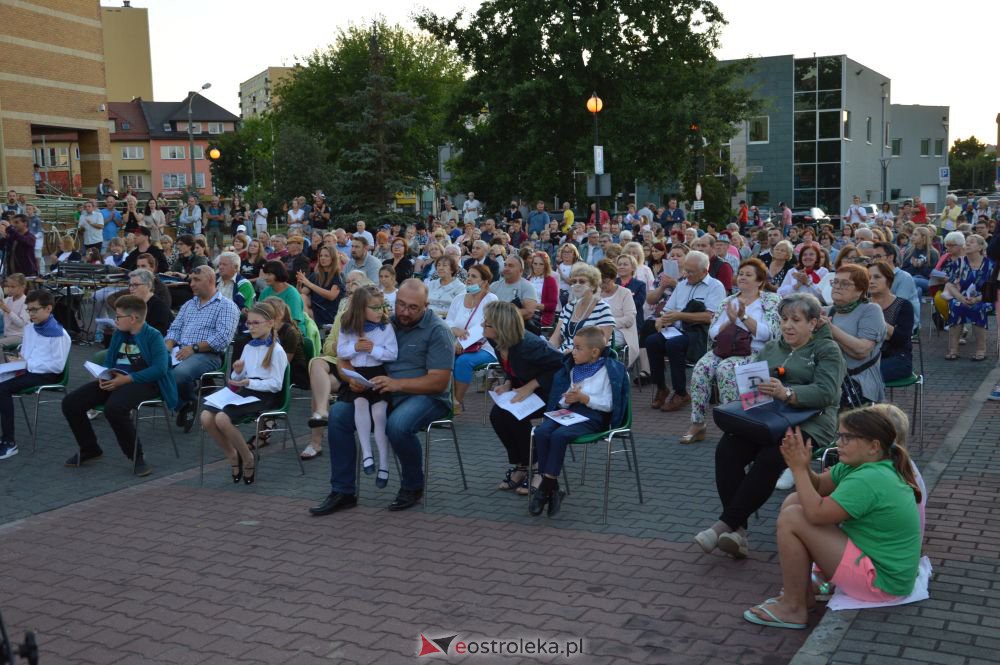 Ostrołęczenie śpiewali w hołdzie powstańcom [1.08.2020] - zdjęcie #13 - eOstroleka.pl