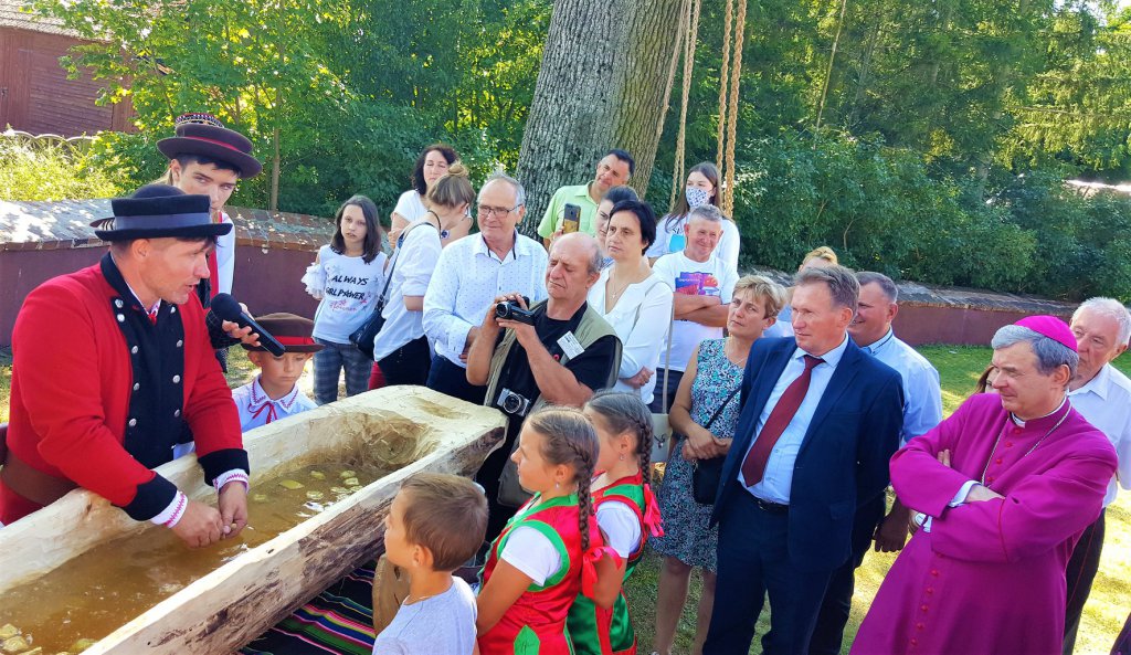 Święto Przemienienia Pańskiego i warsztaty lepienia „byśków” w Brodowych Łąkach [07.08.2020] - zdjęcie #15 - eOstroleka.pl