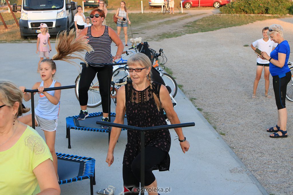 Fitness na plaży miejskiej. Było dużo ruchu i mnóstwo spalonych kalorii [07.08.2020] - zdjęcie #10 - eOstroleka.pl