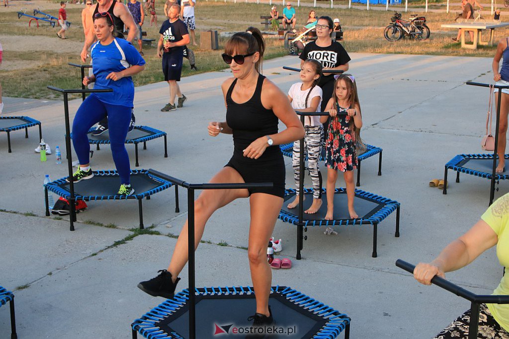 Fitness na plaży miejskiej. Było dużo ruchu i mnóstwo spalonych kalorii [07.08.2020] - zdjęcie #25 - eOstroleka.pl