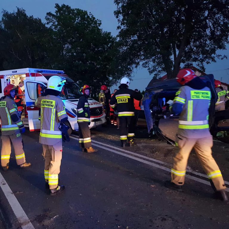 Cztery osoby poszkodowane w wyniku poważnego wypadku [11.08.2020] - zdjęcie #1 - eOstroleka.pl