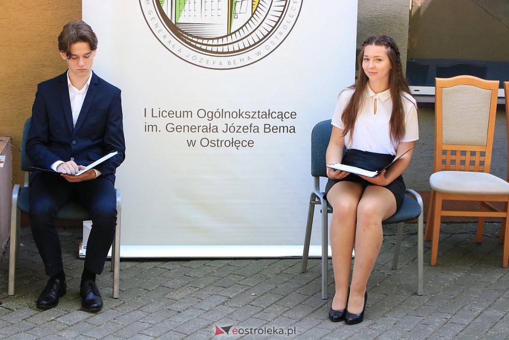 Absolwenci I LO w Ostrołęce odebrali świadectwa maturalne [11.08.2020] - zdjęcie #5 - eOstroleka.pl