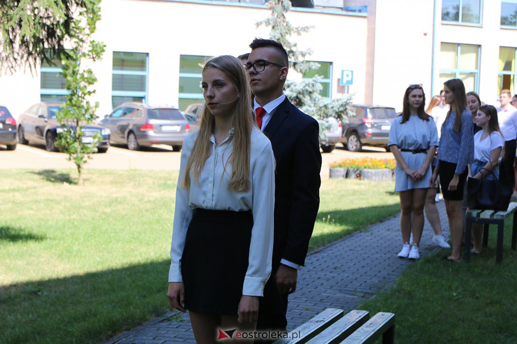Absolwenci I LO w Ostrołęce odebrali świadectwa maturalne [11.08.2020] - zdjęcie #32 - eOstroleka.pl