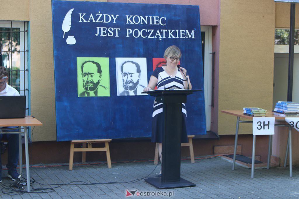 Absolwenci I LO w Ostrołęce odebrali świadectwa maturalne [11.08.2020] - zdjęcie #43 - eOstroleka.pl