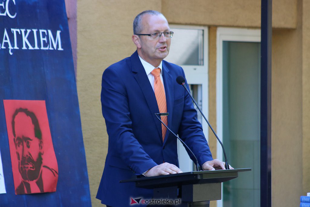 Absolwenci I LO w Ostrołęce odebrali świadectwa maturalne [11.08.2020] - zdjęcie #30 - eOstroleka.pl