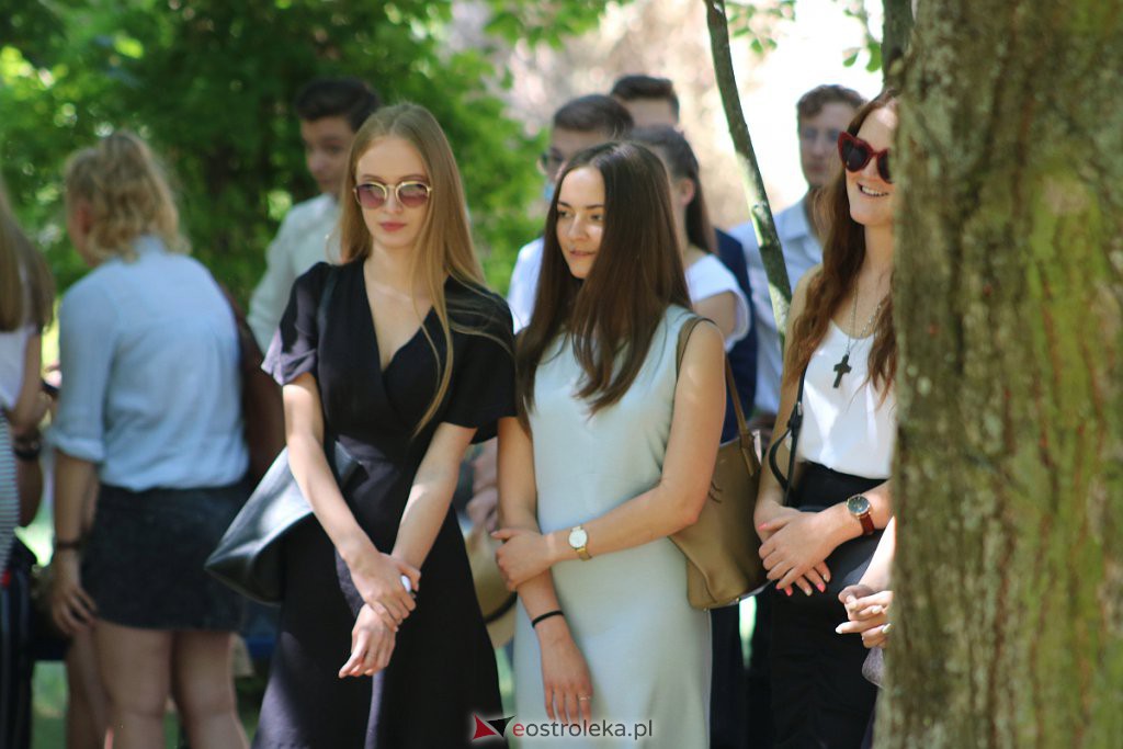 Absolwenci I LO w Ostrołęce odebrali świadectwa maturalne [11.08.2020] - zdjęcie #21 - eOstroleka.pl