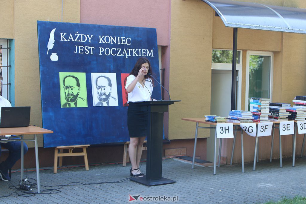 Absolwenci I LO w Ostrołęce odebrali świadectwa maturalne [11.08.2020] - zdjęcie #14 - eOstroleka.pl