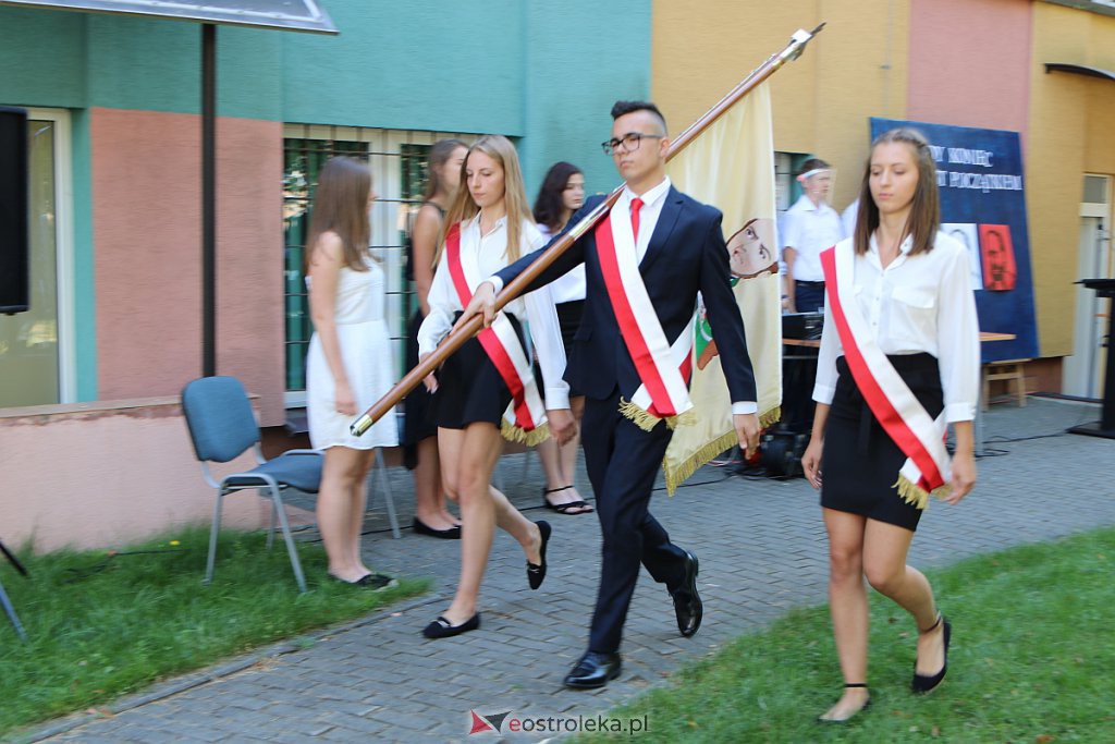 Absolwenci I LO w Ostrołęce odebrali świadectwa maturalne [11.08.2020] - zdjęcie #10 - eOstroleka.pl