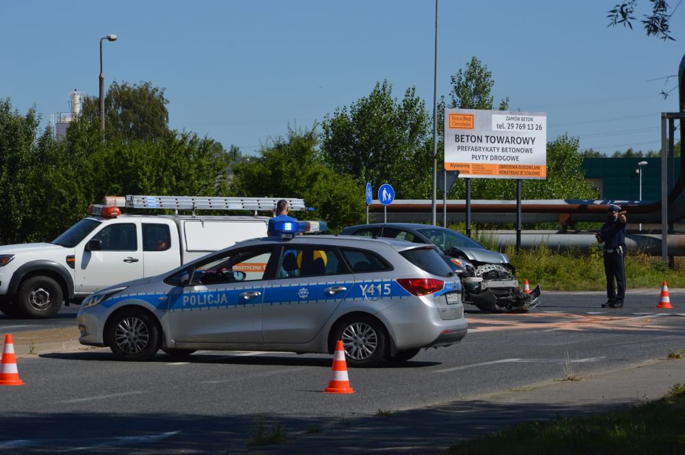 Wypadek na skrzyżowaniu ul. Kołobrzeskiej z obwodnicą [11.08.2020] - zdjęcie #2 - eOstroleka.pl