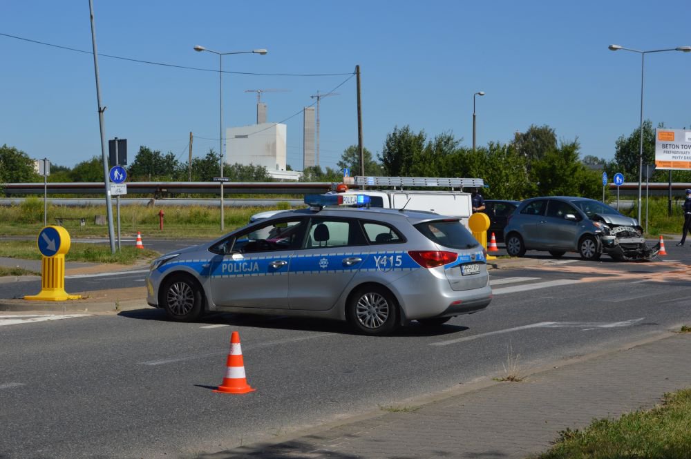 Wypadek na skrzyżowaniu ul. Kołobrzeskiej z obwodnicą [11.08.2020] - zdjęcie #3 - eOstroleka.pl