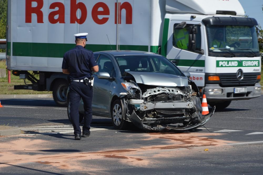 Wypadek na skrzyżowaniu ul. Kołobrzeskiej z obwodnicą [11.08.2020] - zdjęcie #5 - eOstroleka.pl