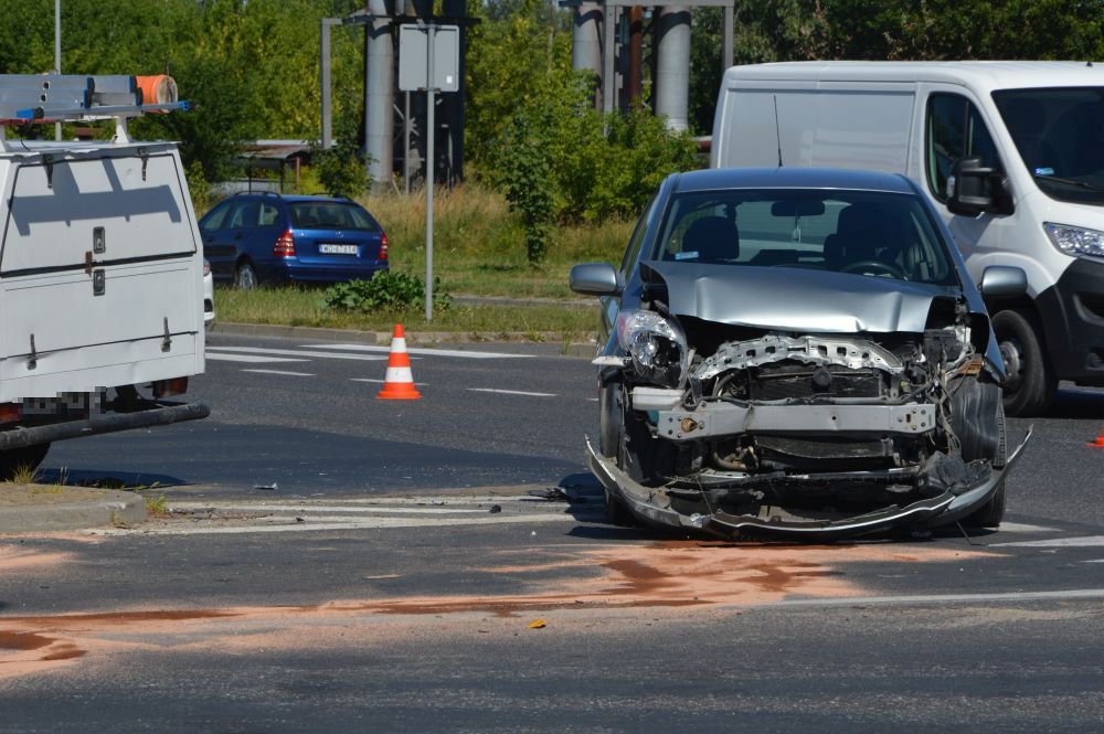 Wypadek na skrzyżowaniu ul. Kołobrzeskiej z obwodnicą [11.08.2020] - zdjęcie #7 - eOstroleka.pl