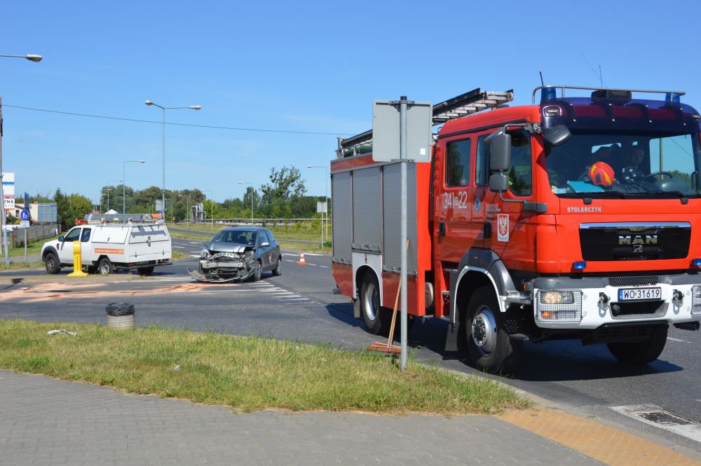 Wypadek na skrzyżowaniu ul. Kołobrzeskiej z obwodnicą [11.08.2020] - zdjęcie #8 - eOstroleka.pl