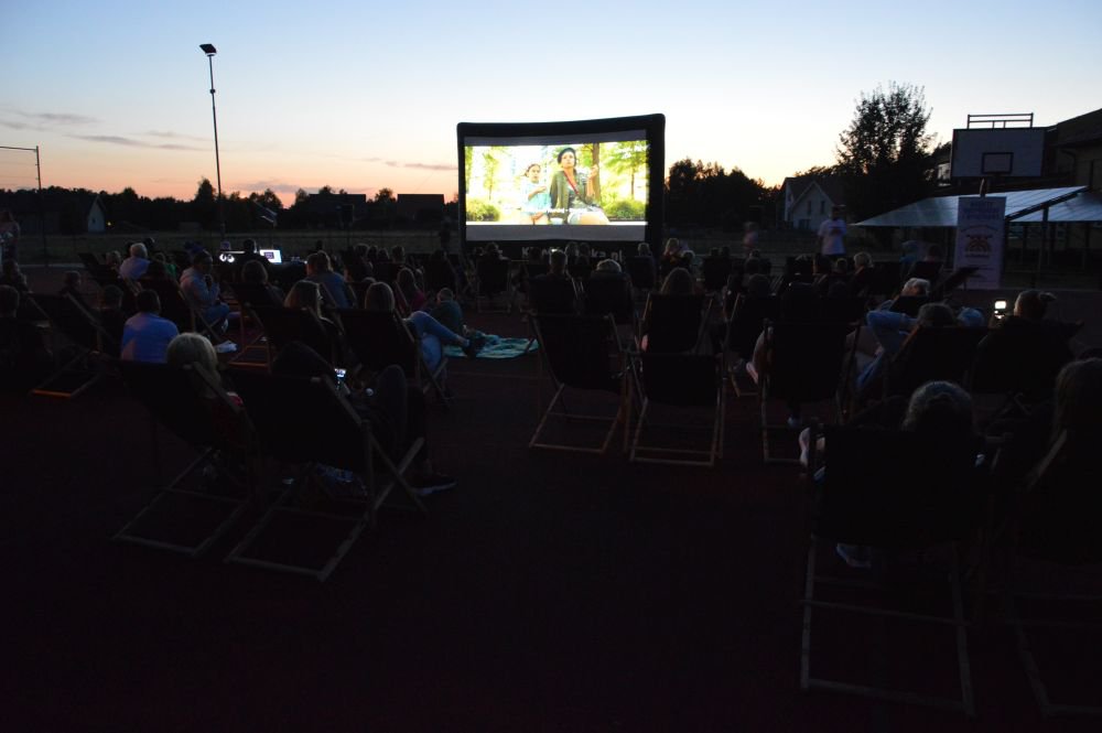 Kino Letnie Po Sąsiedzku. Pech to nie grzech w Biaobieli [13.08.2020] - zdjęcie #1 - eOstroleka.pl