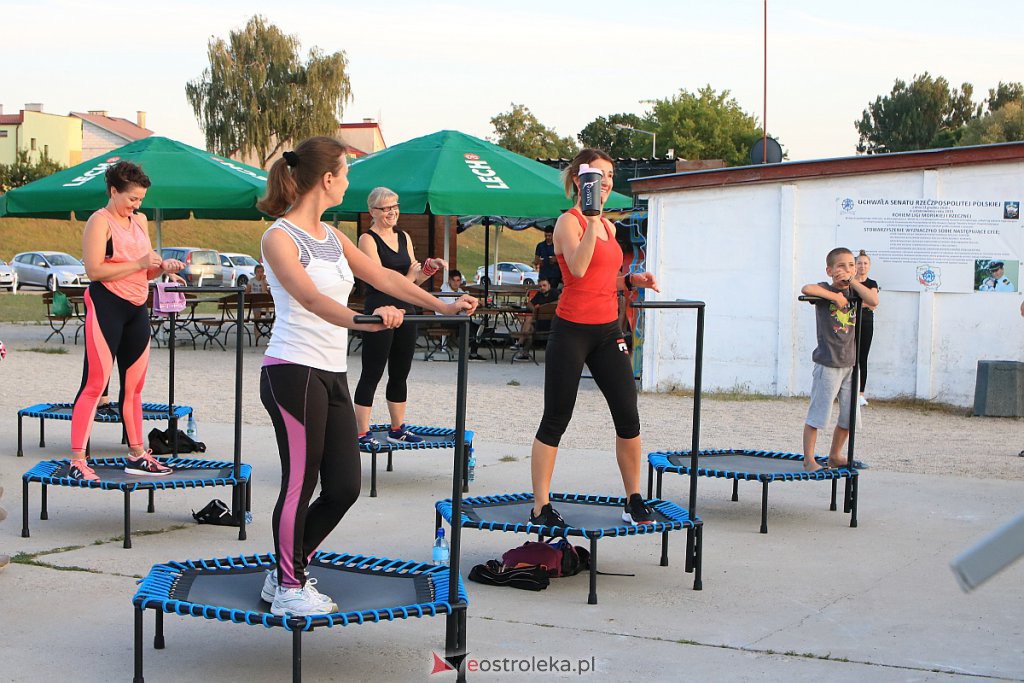 Wakacyjny fitness na plaży miejskiej [14.08.2020] - zdjęcie #4 - eOstroleka.pl