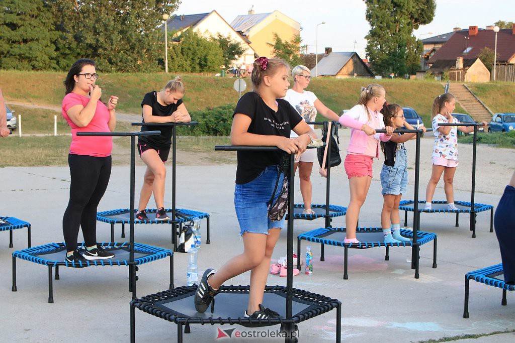 Wakacyjny fitness na plaży miejskiej [14.08.2020] - zdjęcie #31 - eOstroleka.pl