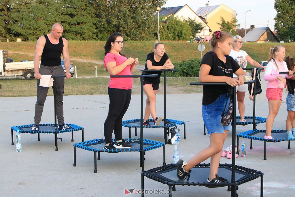 Wakacyjny fitness na plaży miejskiej [14.08.2020] - zdjęcie #30 - eOstroleka.pl