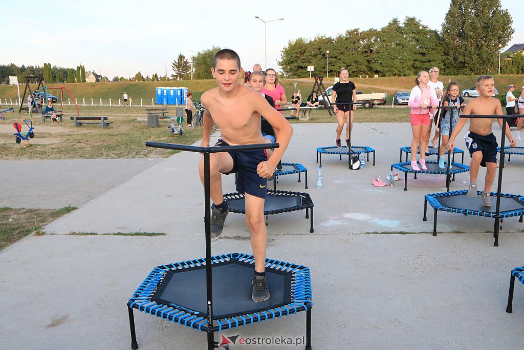Wakacyjny fitness na plaży miejskiej [14.08.2020] - zdjęcie #24 - eOstroleka.pl