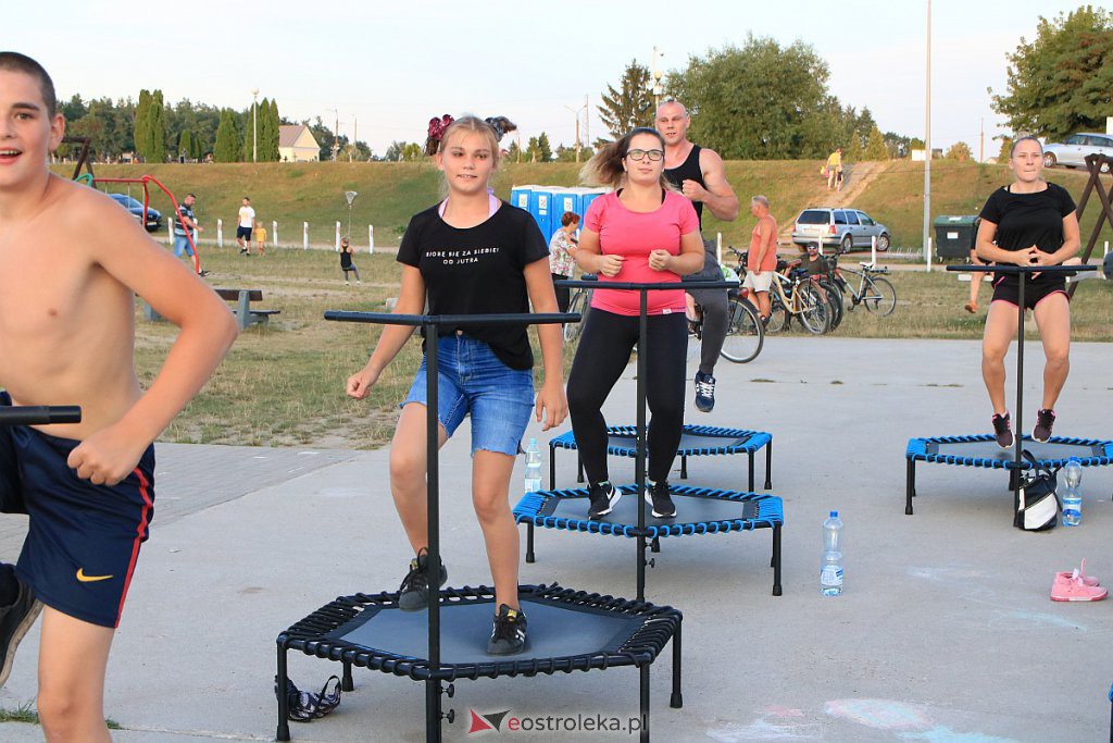 Wakacyjny fitness na plaży miejskiej [14.08.2020] - zdjęcie #15 - eOstroleka.pl