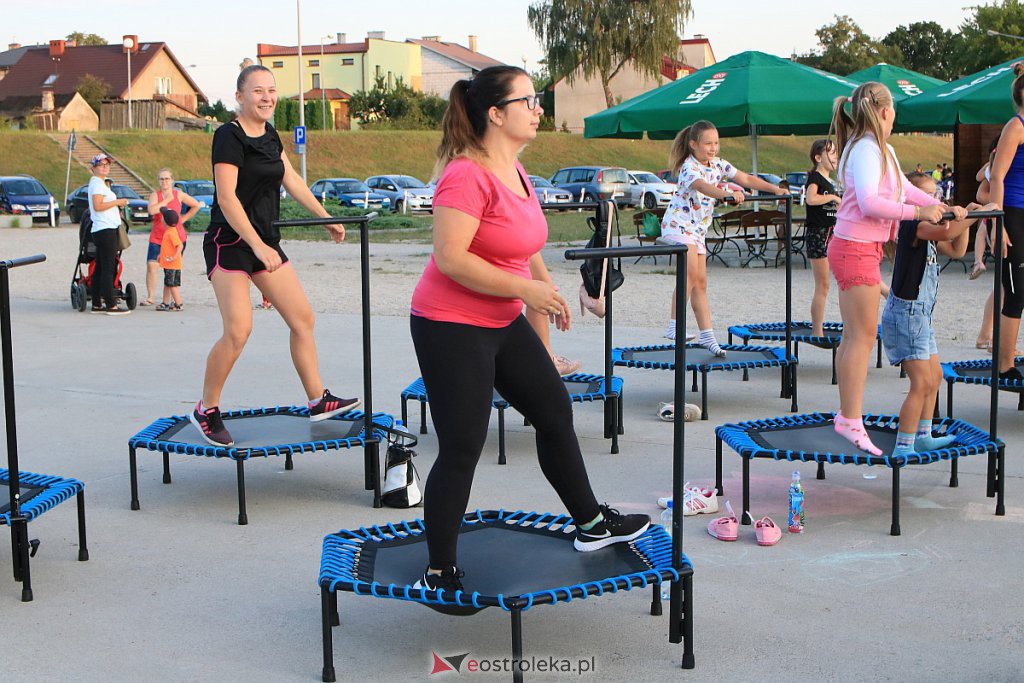 Wakacyjny fitness na plaży miejskiej [14.08.2020] - zdjęcie #20 - eOstroleka.pl