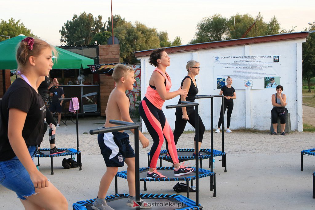 Wakacyjny fitness na plaży miejskiej [14.08.2020] - zdjęcie #18 - eOstroleka.pl