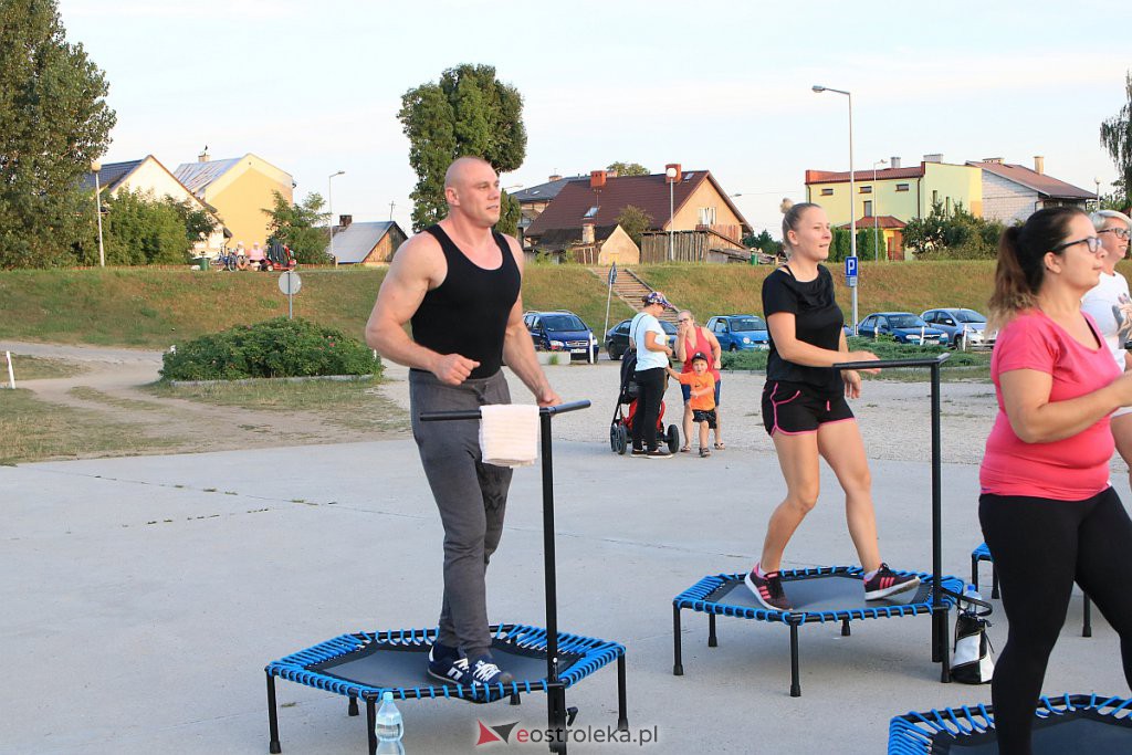Wakacyjny fitness na plaży miejskiej [14.08.2020] - zdjęcie #20 - eOstroleka.pl
