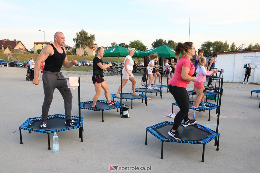 Wakacyjny fitness na plaży miejskiej [14.08.2020] - zdjęcie #23 - eOstroleka.pl