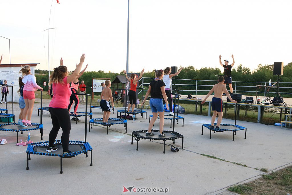 Wakacyjny fitness na plaży miejskiej [14.08.2020] - zdjęcie #11 - eOstroleka.pl