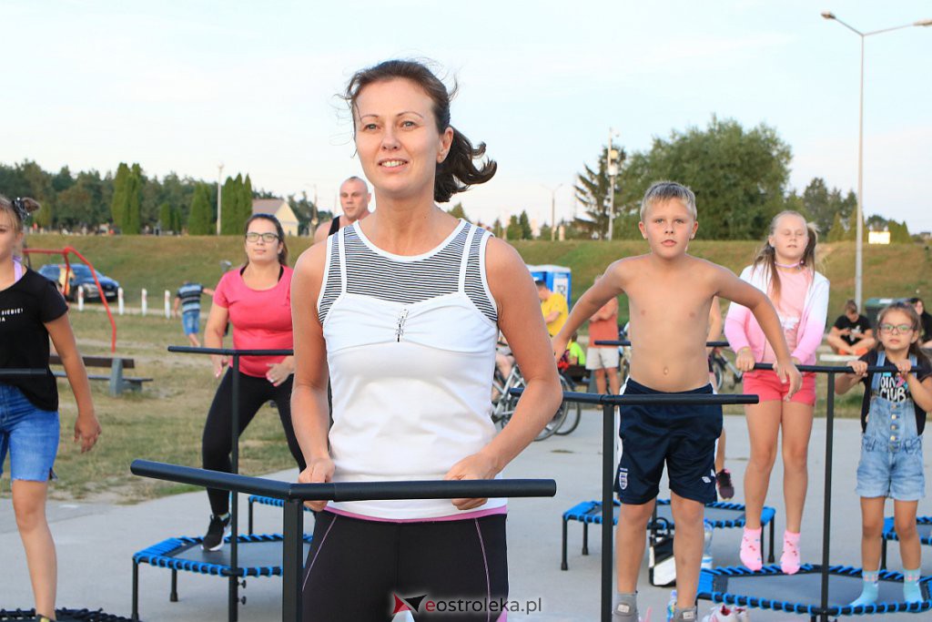 Wakacyjny fitness na plaży miejskiej [14.08.2020] - zdjęcie #9 - eOstroleka.pl