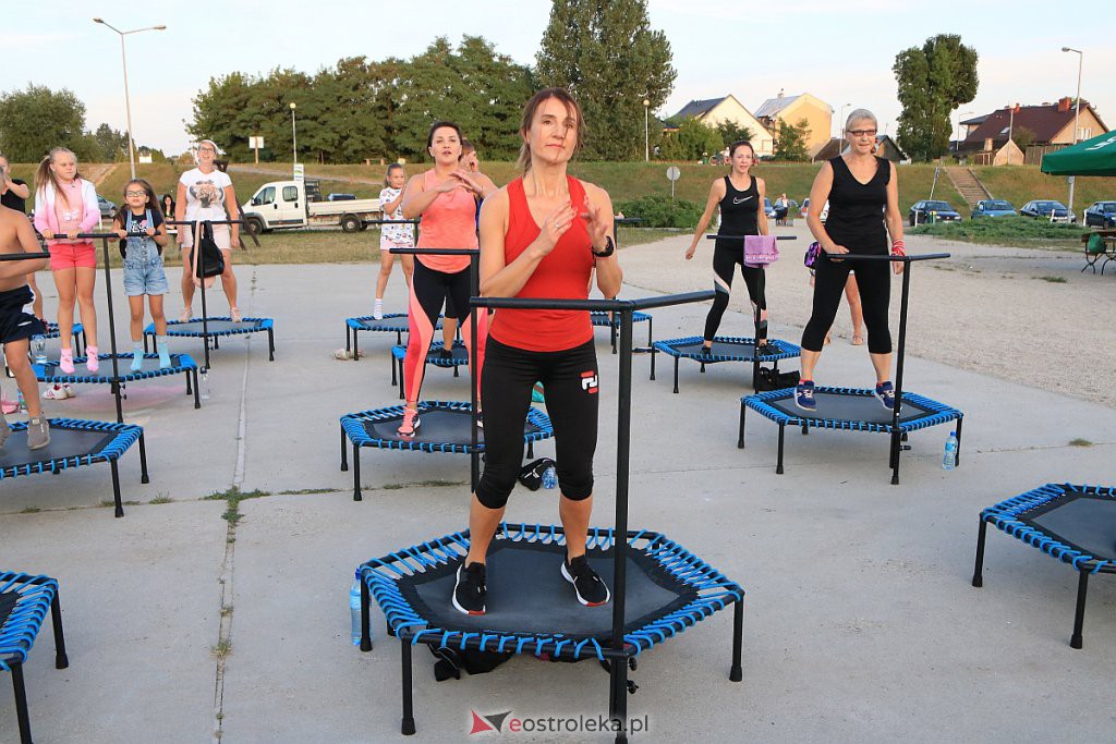 Wakacyjny fitness na plaży miejskiej [14.08.2020] - zdjęcie #7 - eOstroleka.pl