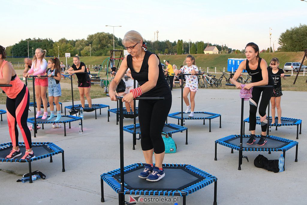 Wakacyjny fitness na plaży miejskiej [14.08.2020] - zdjęcie #5 - eOstroleka.pl
