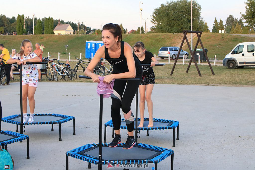 Wakacyjny fitness na plaży miejskiej [14.08.2020] - zdjęcie #4 - eOstroleka.pl