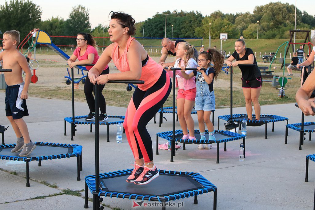 Wakacyjny fitness na plaży miejskiej [14.08.2020] - zdjęcie #3 - eOstroleka.pl