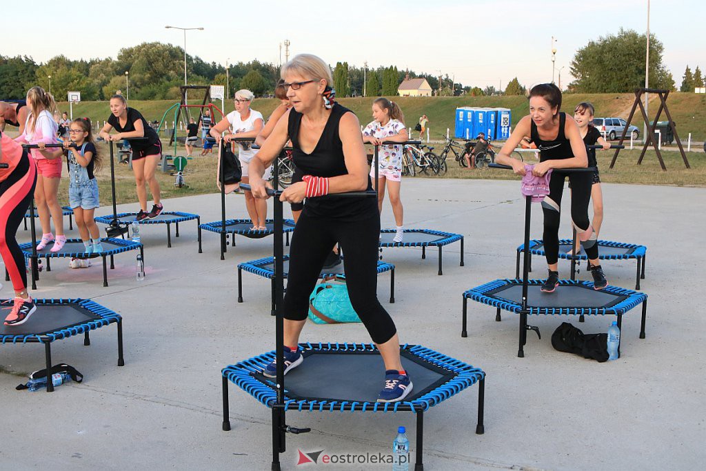 Wakacyjny fitness na plaży miejskiej [14.08.2020] - zdjęcie #35 - eOstroleka.pl