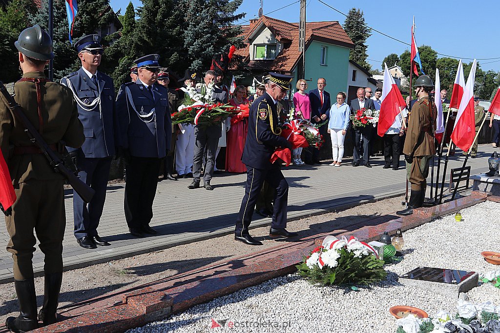 Święto Wojska Polskiego - uroczystości na cmentarzu parafialnym [15.08.2020] - zdjęcie #14 - eOstroleka.pl