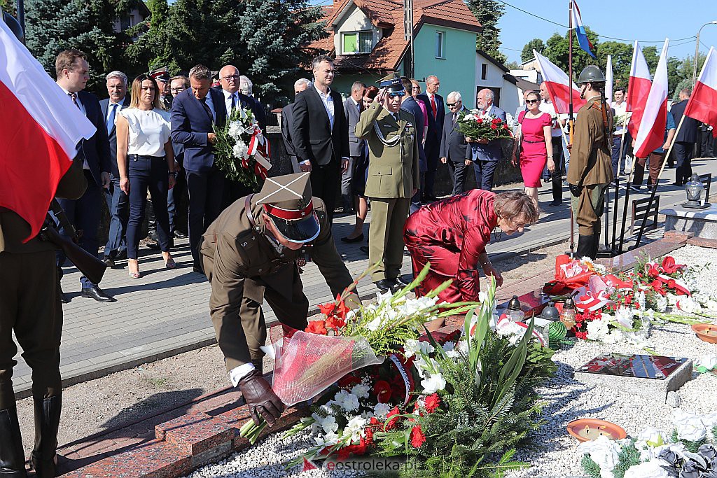 Święto Wojska Polskiego - uroczystości na cmentarzu parafialnym [15.08.2020] - zdjęcie #28 - eOstroleka.pl