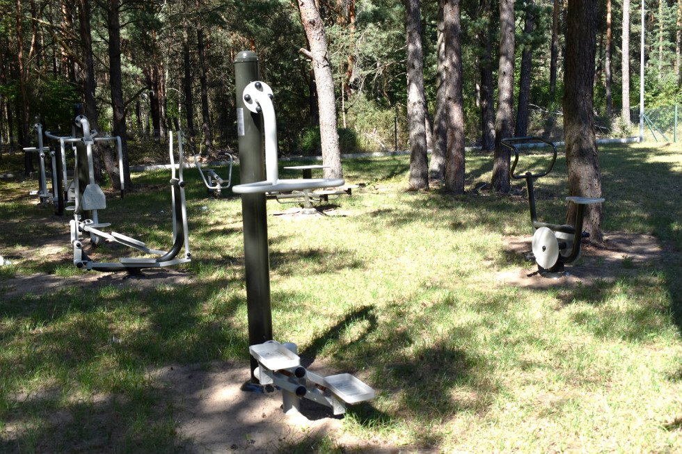 Siłownie plenerowe w Dębach i Serafinie - zdjęcie #16 - eOstroleka.pl