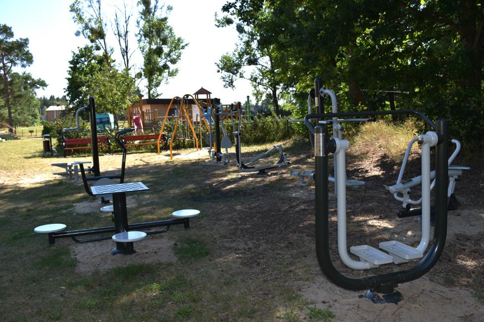 Siłownie plenerowe w Dębach i Serafinie - zdjęcie #4 - eOstroleka.pl