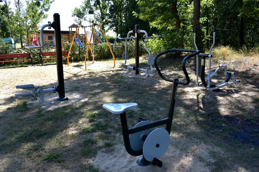 Siłownie plenerowe w Dębach i Serafinie - zdjęcie #3 - eOstroleka.pl