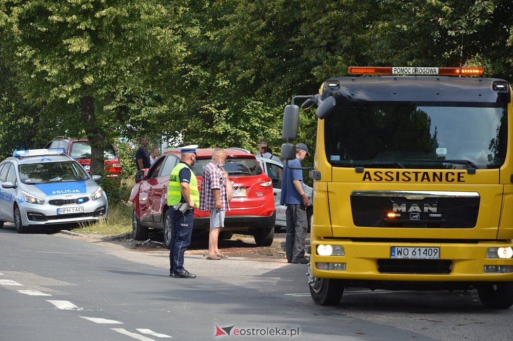 Kolizja na skrzyżowaniu ul. Ławskiej i Przemysłowej [18.08.2020] - zdjęcie #2 - eOstroleka.pl